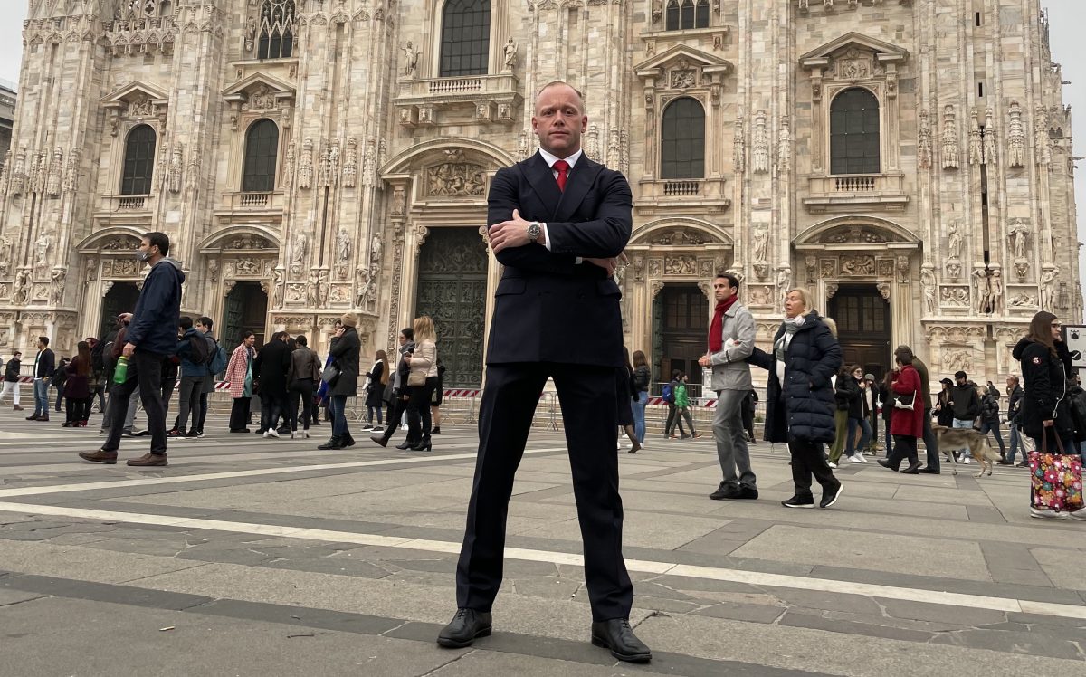 Niklas Lindahl in front of the Duomo, Milan